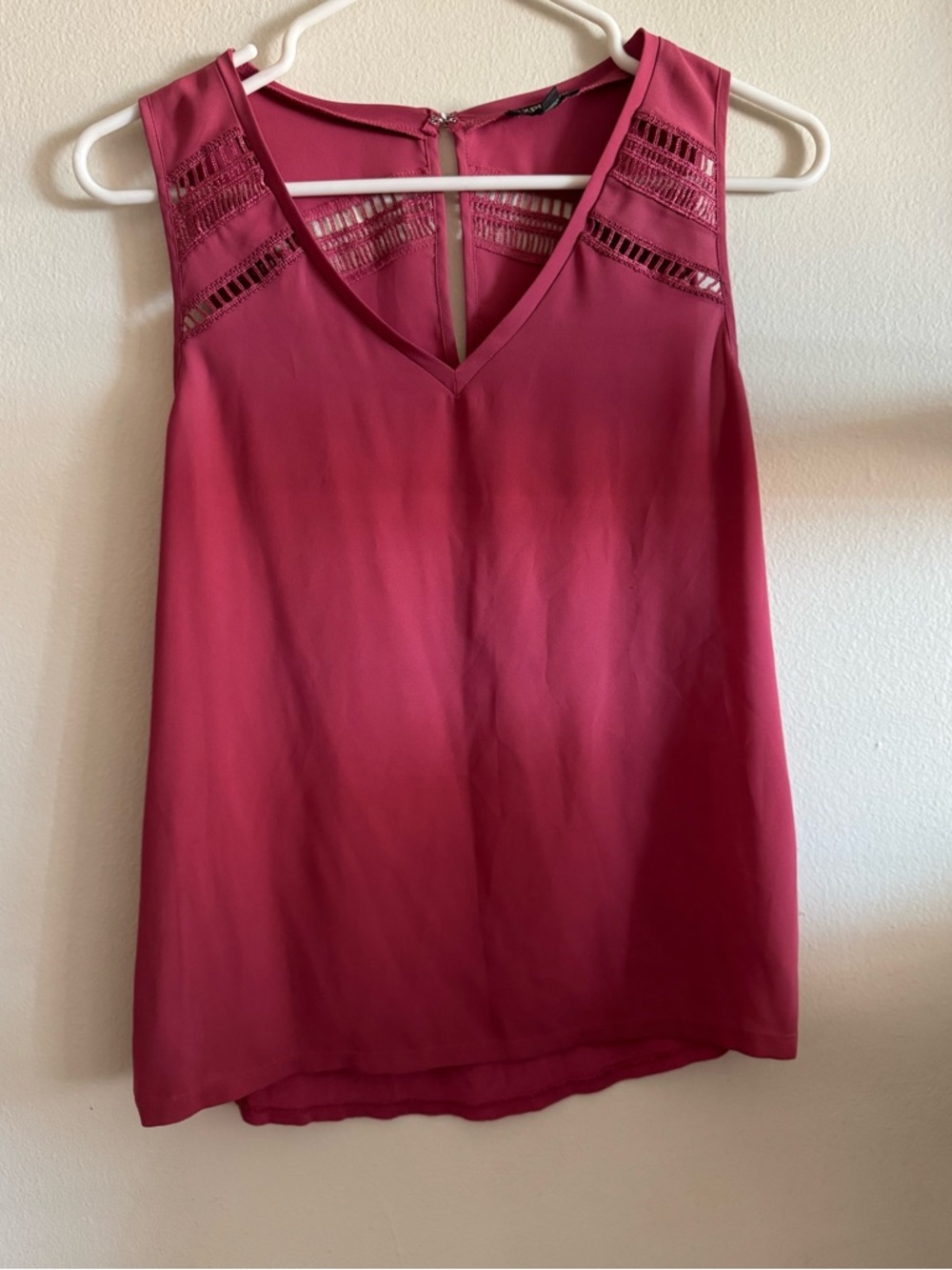 Express Sleeveless V-Neck Lace-Trim Shell Top - Raspberry